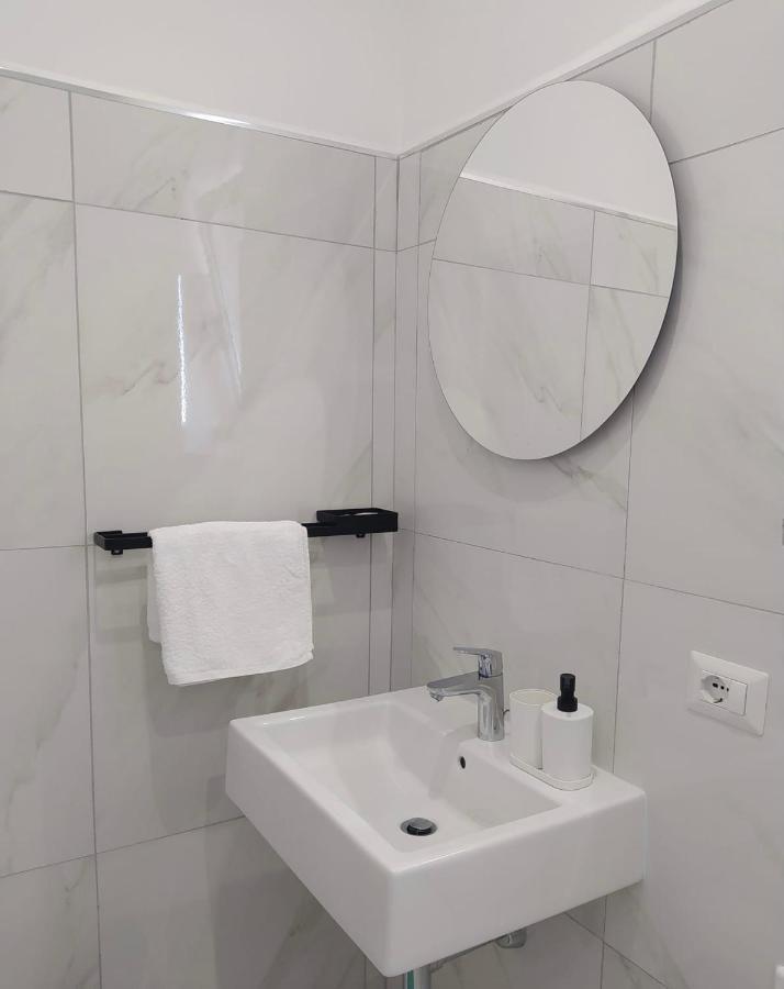 Tina'S Room Санта-Мария-ди-Кастеллабате Экстерьер фото
